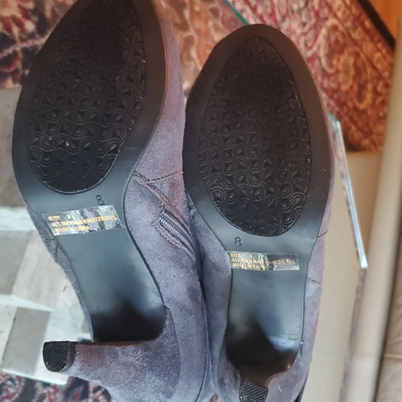 Boots - Picture 2 of 4